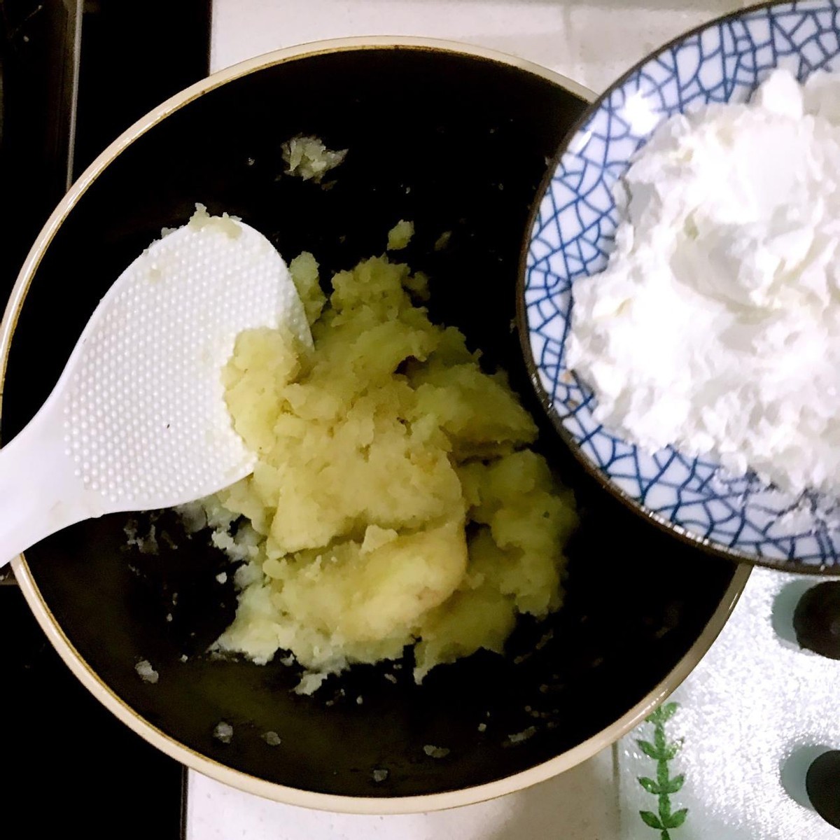 家里面有土豆的可以试试这样做，外酥里嫩，非常好吃