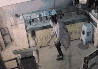 |搞笑gif图片笑话:这次我什么时候找到女朋友什么时候回来!