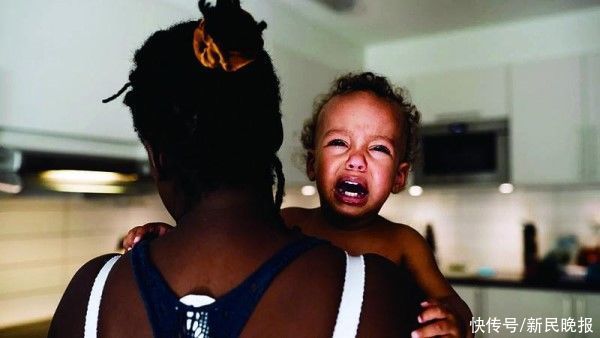 疫情|美国妈妈不想再当“超人”：疫情凸显困境 工作生活如“走钢丝”