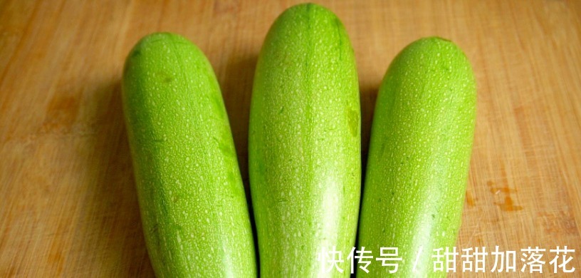 秋天吃什么菜试试西葫芦,学会调馅方法,包包子烙馅饼都好吃!