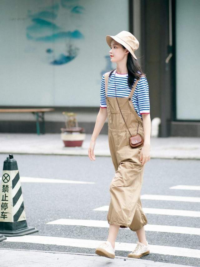 休闲|休闲慵懒风怎么搭?条纹衬衫+棉麻长裤简约洋气,气质又优雅