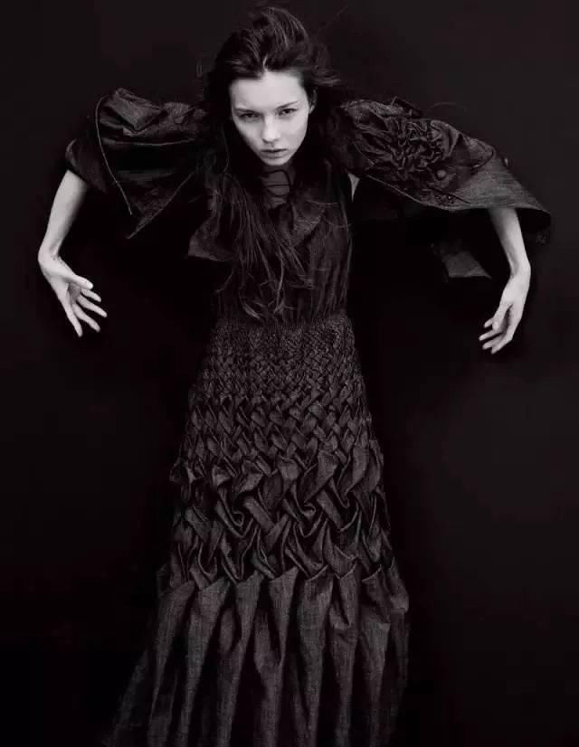 时装|干货丨时装大牌设计师都在用的手艺学会手工绣缀,给你的创意立裁加加餐