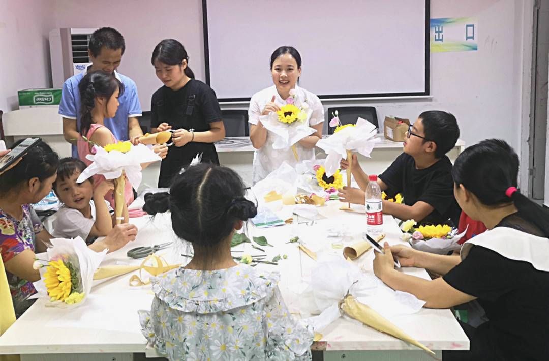 封面新闻|四川富顺给留守儿童的“爷爷奶奶”们上“隔代教育”课 帮助监护老人正确教育孩子