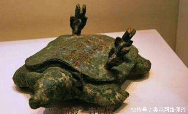 河边|老人河边钓鱼钓到一“乌龟”,背上插4支箭,专家看后说值18亿