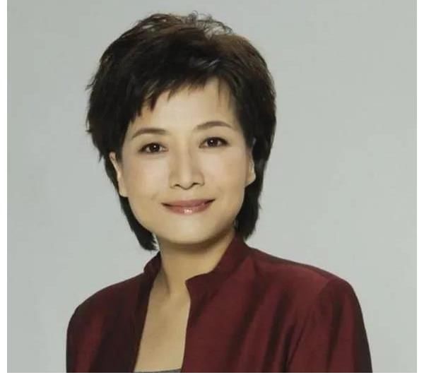 央視節(jié)目主持人：賀紅梅