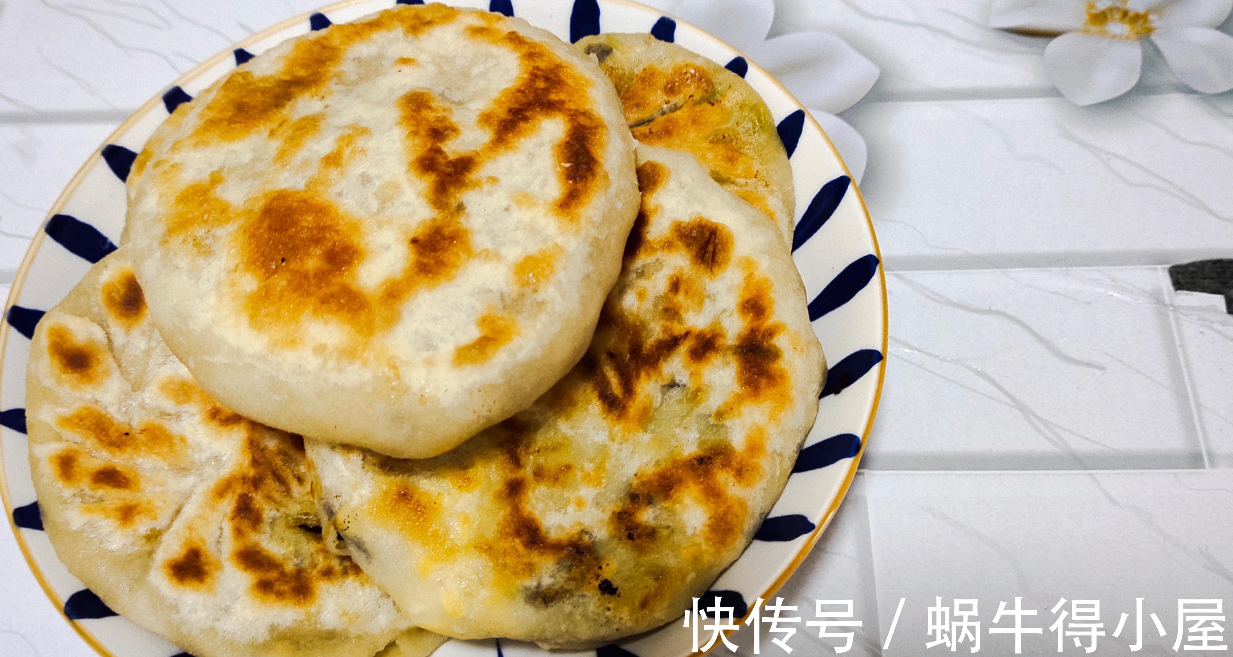 早餐别吃油条了,一根萝卜加3个鸡蛋做成馅饼,皮薄馅多,好吃