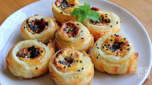 三步教你做香蕉饼,外面酥脆里面软糯,大人孩子都爱吃,建议收藏