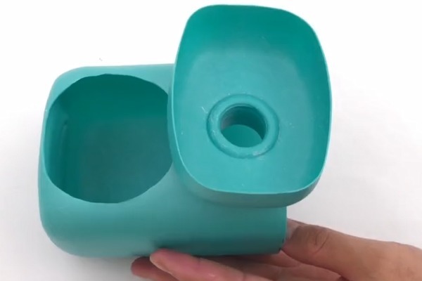 小圆|洗发水瓶不要扔，中间割2个圆，放在卫生间，全家人都要抢着用！