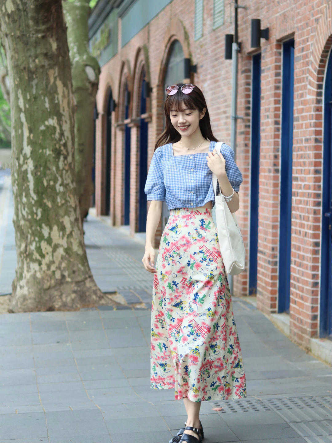 上衣 “短上衣”这样穿才叫好看，搭配半身裙减龄又俏皮，日常实用