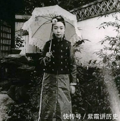 老照片|清朝罕见老照片:蒙古人头饰似牛角,最后一张撑伞的女子美极了!