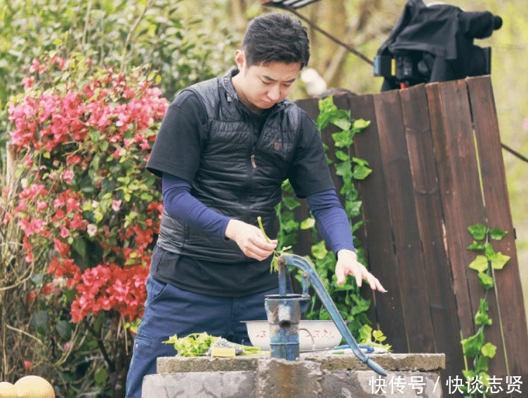 李雪琴 《向往5》继刘晓邑后,又一位全能嘉宾来了,徒手抓鸡还会做木工