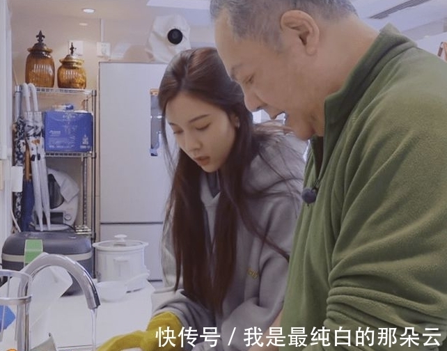杨迪|宋妍霏一家用自热食品和咸菜招待杨迪，引起不少网友的热议