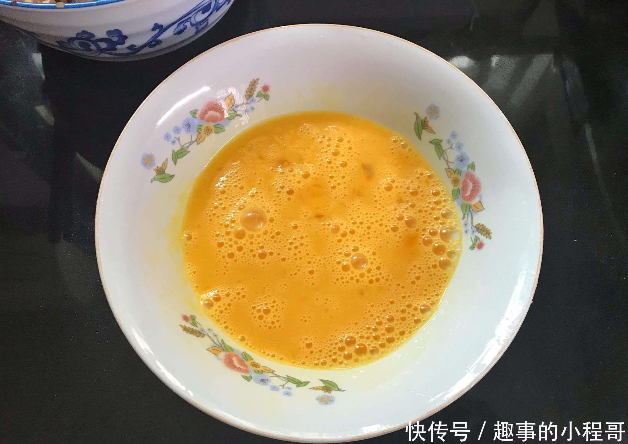 做蛋饺用鸡蛋还是用鸭蛋?老爸不外传的手艺,蛋饺耐煮不破有窍门