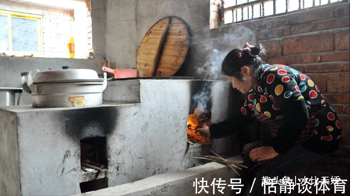 女人|“你嫁了人该干活”坐月子依旧做13人晚饭,女子砸烂锅碗说再见