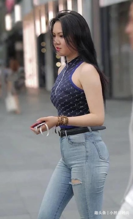 破洞牛仔裤 白白微胖的姐姐笑容太甜了,领她回家绝对有面子,长辈们的最爱