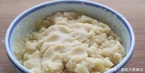 面粉特别的创意做法，加2个紫薯，比包子馒头都好吃，酥得直掉渣