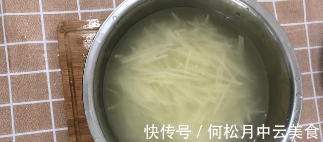 土豆丝|家常小炒青椒土豆丝!