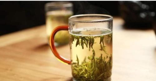 黑茶|喝茶不利于健康吗？医生提醒：无论老少，这2种茶尽量少喝