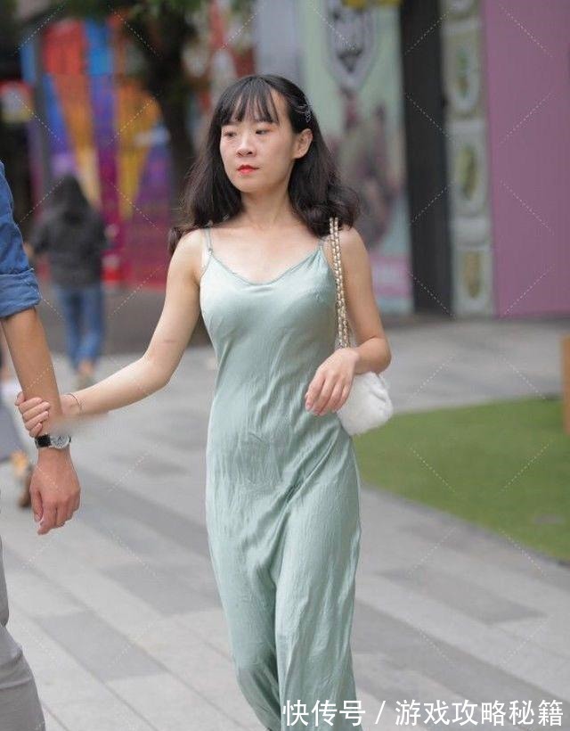 scate:tttttttttt 家用窗帘做的“礼服”,淡绿色清新时尚,尽显淑女气质!