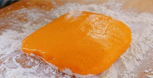 红薯别煮着吃了,教你红薯糕做法,香甜软糯又多层,咬一口特好吃