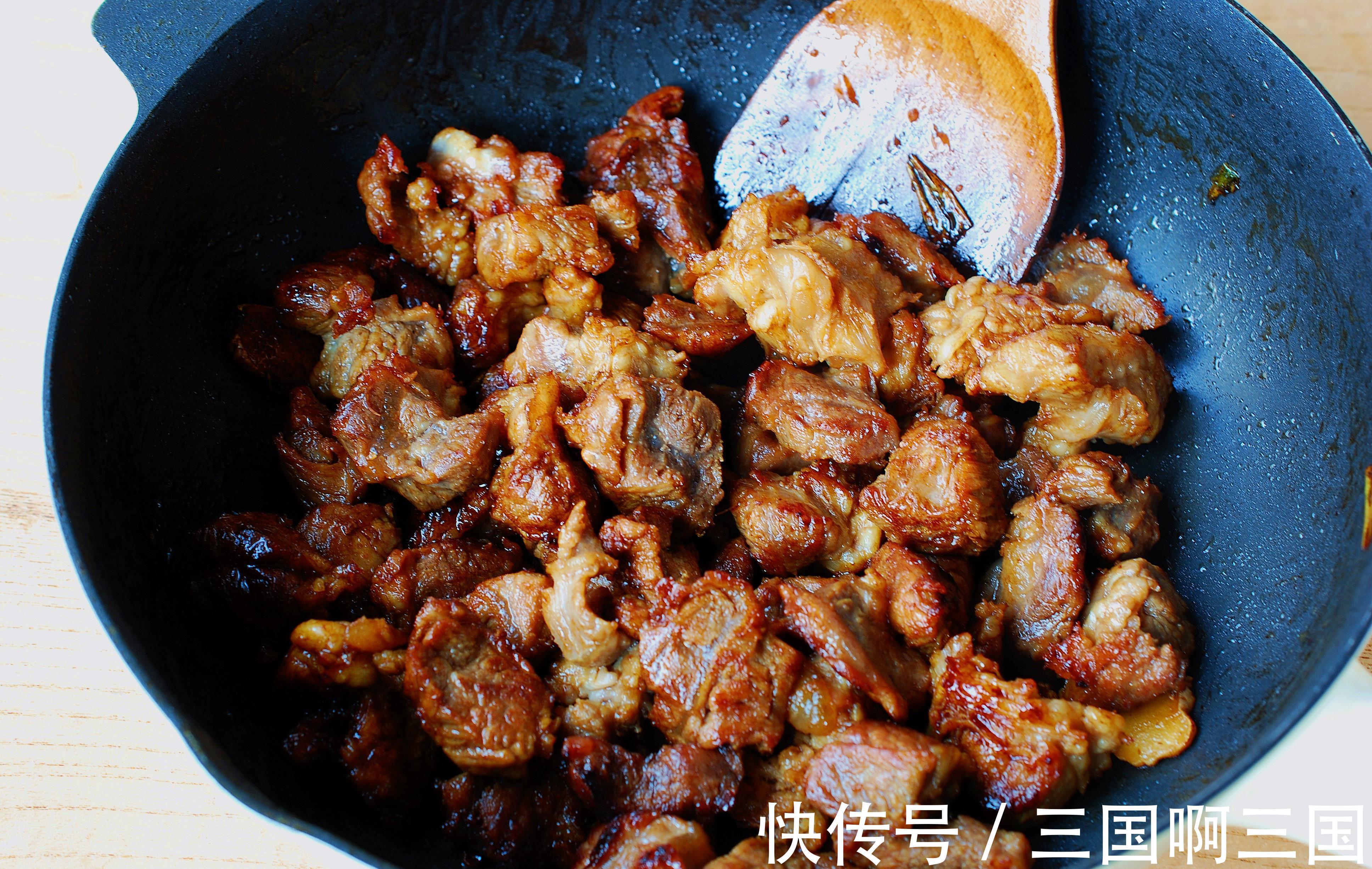 炖牛肉加水就错了,跟着厨师长做红烧牛腩,软嫩不腥,真香啊!