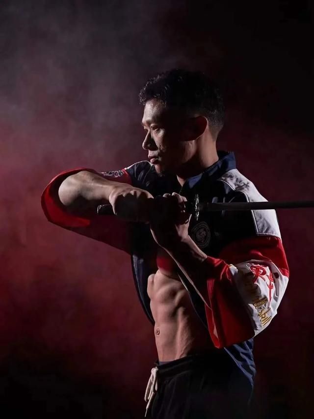 「冠军同款战袍」身披战袍者,无惧风霜,勇攀高峰