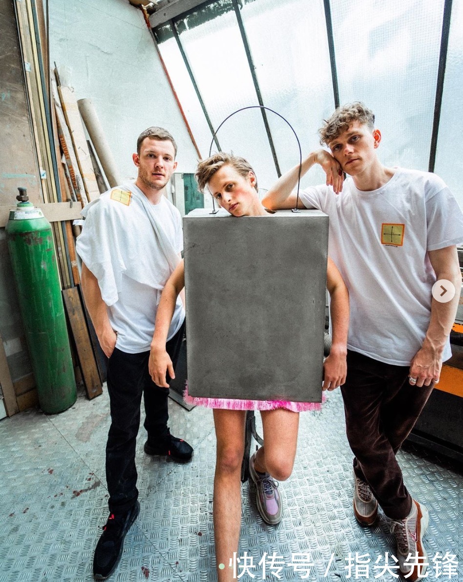 100块把土鳖宅男变鲜肉超模,英国俩沙雕小哥把时尚圈玩坏了