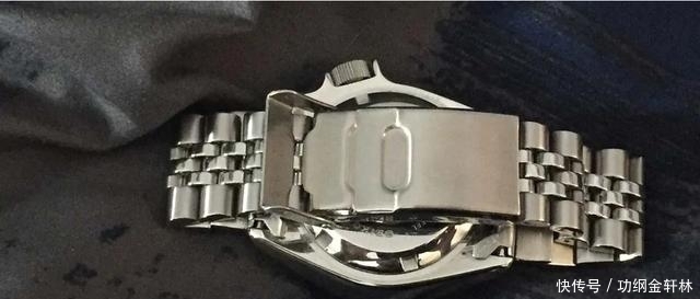 着巨大|运动表和潜水表之间有何区别?