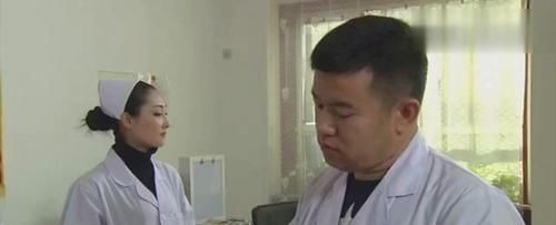 鲨鱼牙|2岁宝宝长出一口“鲨鱼牙”,宝妈痛哭求助,医生无奈:自作自受