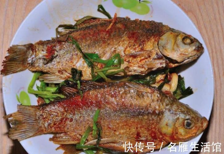 不管煎什么鱼，在鱼身上抹点“它”，鱼肉完整不粘锅，好看又好吃