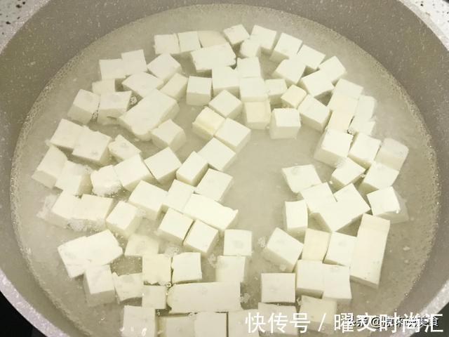 小葱拌豆腐|小葱拌豆腐要想做出来饭店的味道,掌握1个技巧,大厨吃了都说好