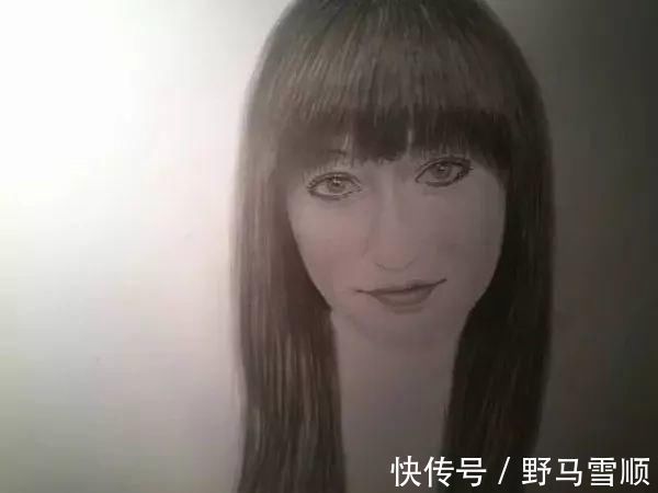 维也纳$身残志坚:没有双手的他,画出令人惊叹的铅笔肖像