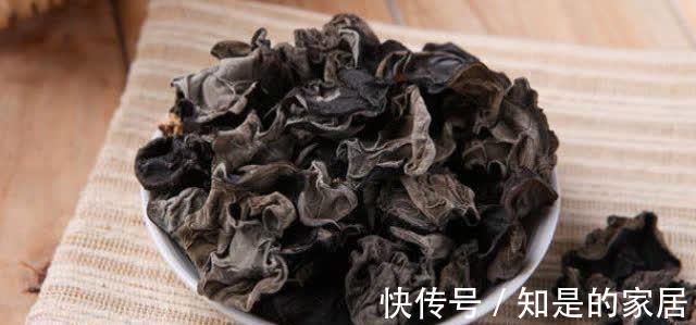 泡木耳，10人有9人搞错了，用这个方法，泡得又快又干净