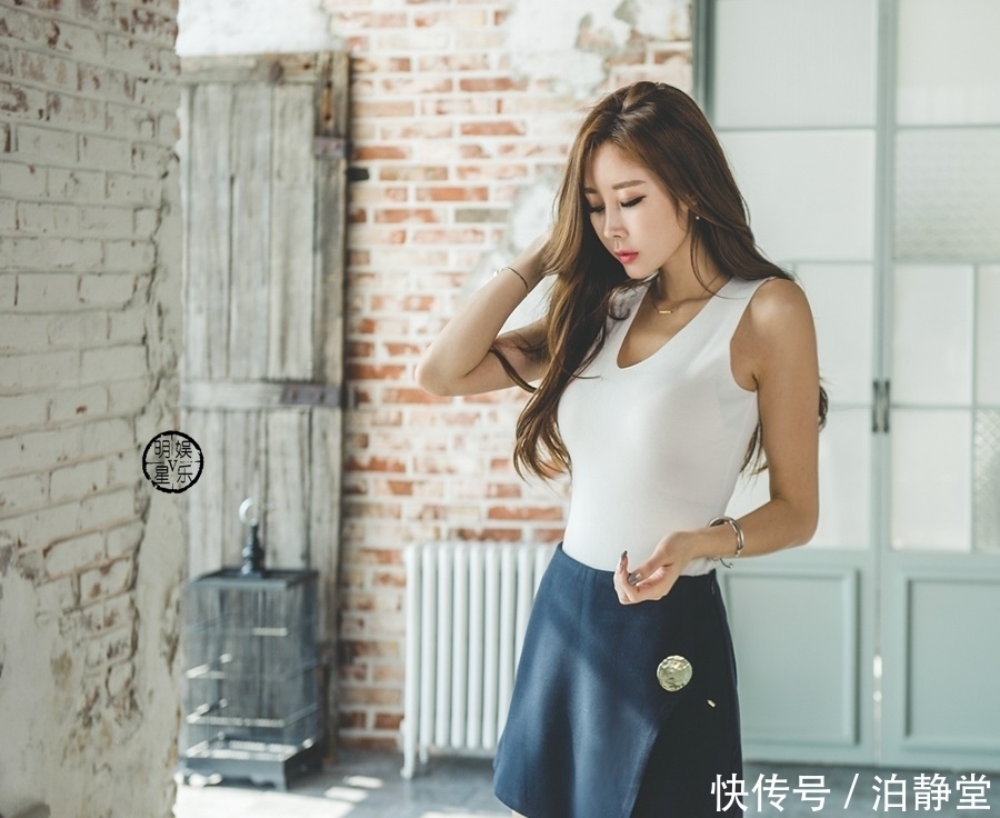 写真|美女模特写真:别致短裙,更有魅力