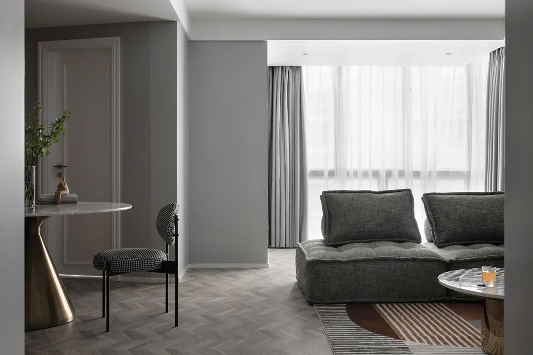 玄关|120㎡现代简约,不规则户型改造,灰色调主体,营造舒适档次