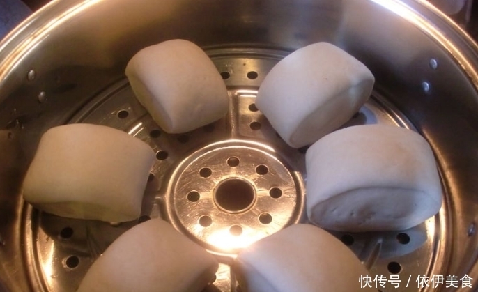 发面|我蒸了12年馒头,第一次学会这样发面,冬天10分钟发好,想学吗?