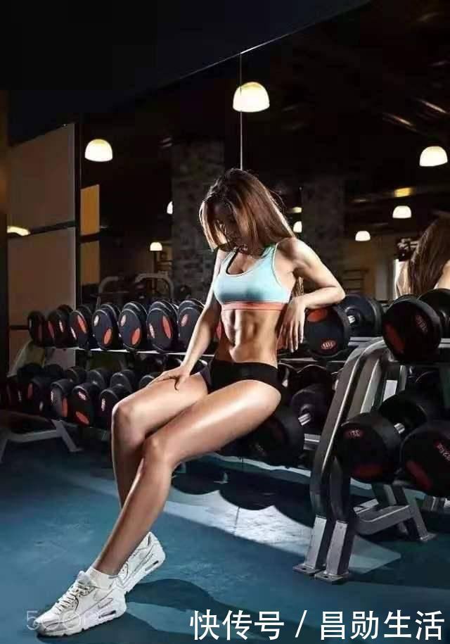 训练|细直腿该怎么练动作是女神必备的训练，教你快速打造“筷子腿”