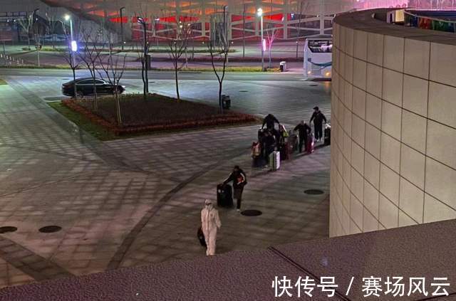 王楠|国乒大部队安全回国!王楠亲自迎接,5大主力在外征战接近2个月