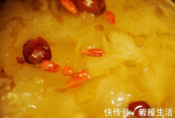 香甜可口|煮银耳汤要想出胶快,记得多做这个小动作,20分钟汤汁变浓稠