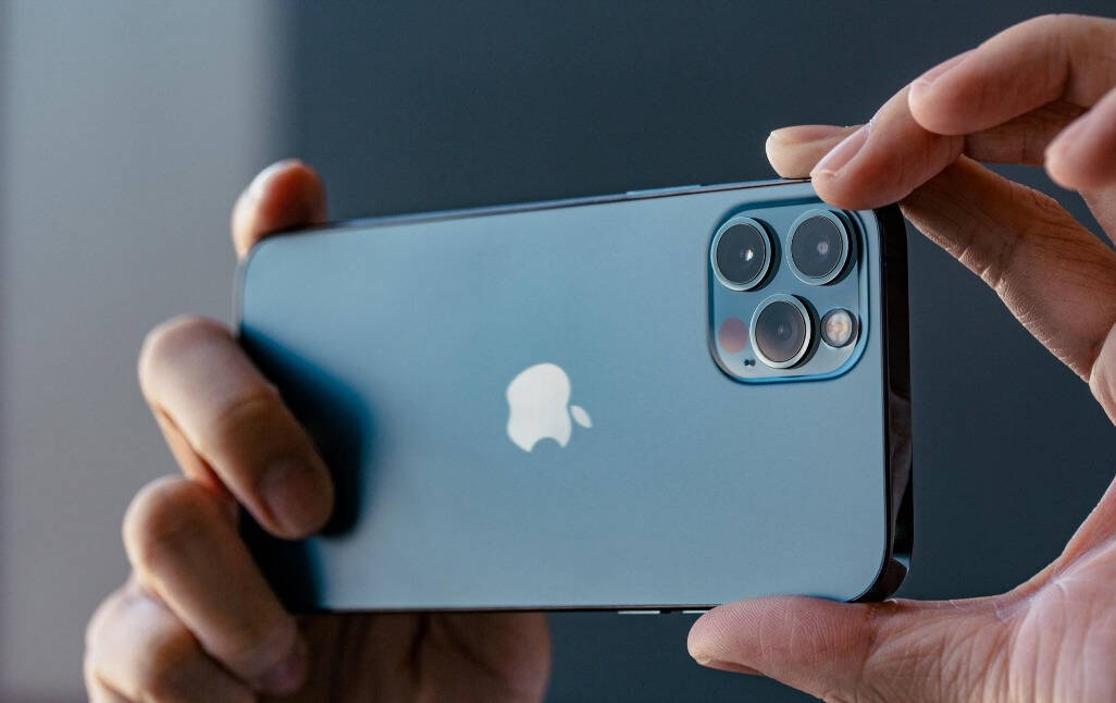 iphone|买华为还是选苹果?从多角度对比两者差距,网友:这次不纠结了