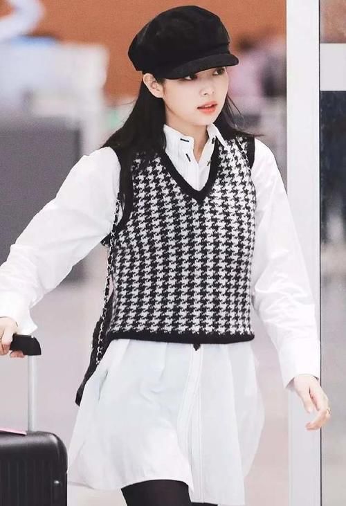 还在单穿毛衣？“衬衫＋毛衣”的叠搭才够吸睛！时髦显瘦还洋气