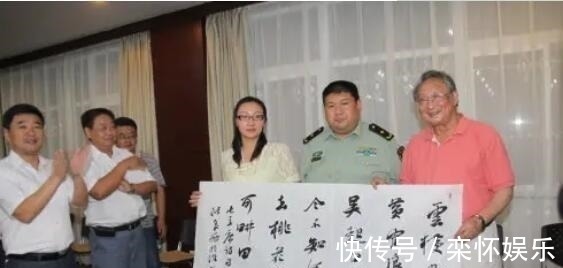 书法@毛新宇书法用墨超惊艳,笔墨雍容宽绰,不愧是“毛体”的继承者