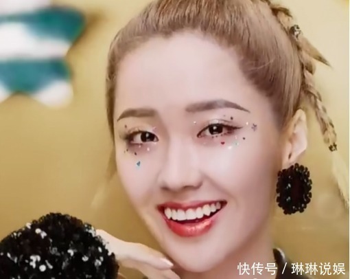 硬糖少女圣诞|硬糖少女圣诞妆容:希林高级,刘些宁美,张艺凡把脸当调色盘?