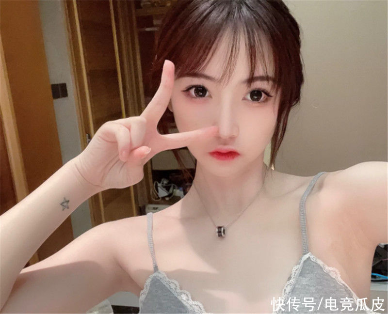 关羽|腐团儿又有新皮肤，COS关羽JK小白袜，同为一姐卷卷不服出大招