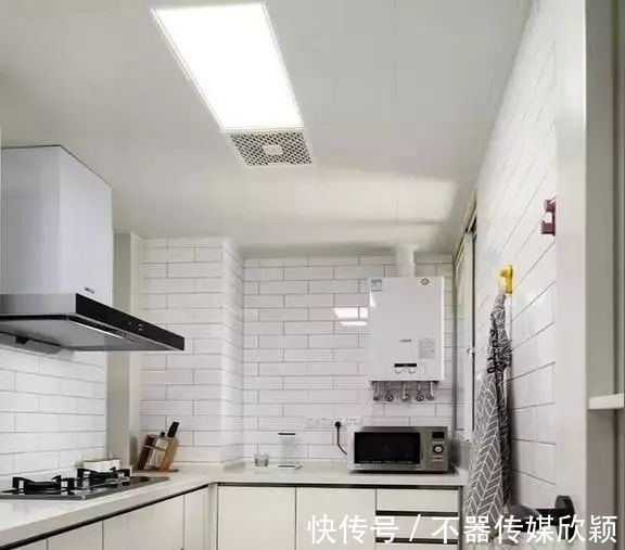 地垫|越来越多人厨房都不装吊柜了，有钱人都流行这样装，效果真棒！