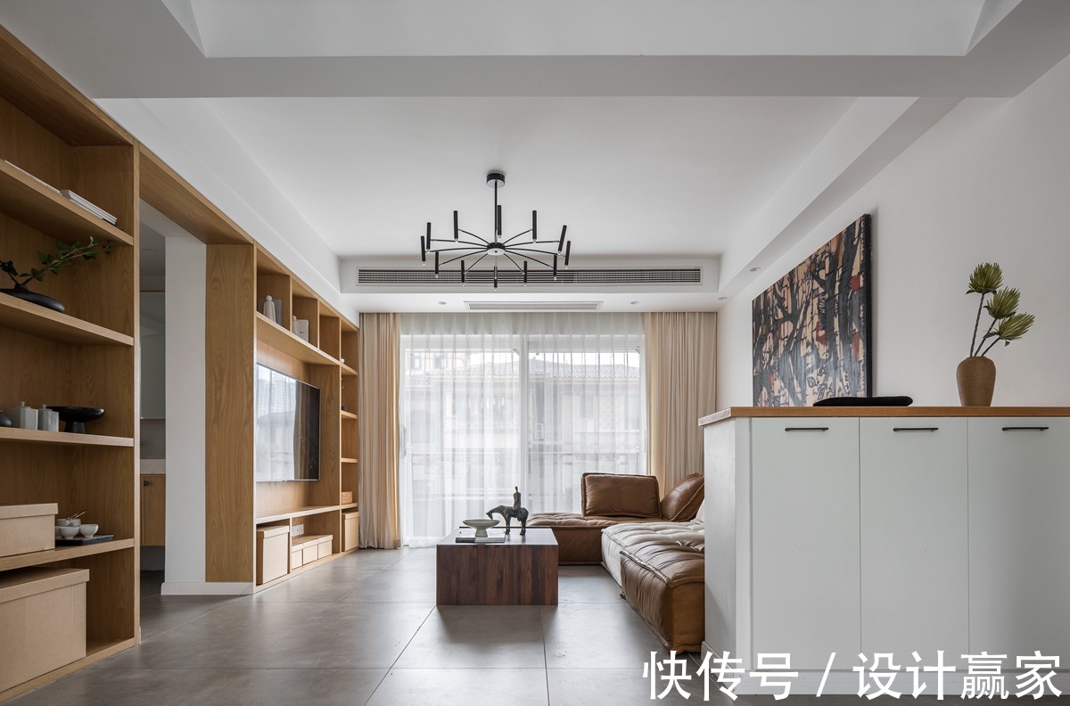 自然风|200㎡原木自然风,餐岛一体+超大书墙,住着温馨的一家四口