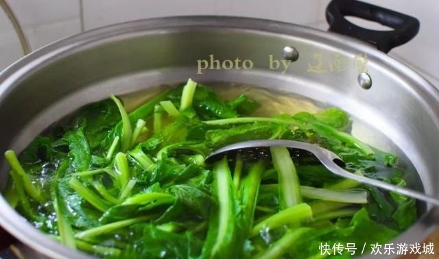 老妈蒸包子用这种面，吃起来甜丝丝的营养也高，包子店都买不到！