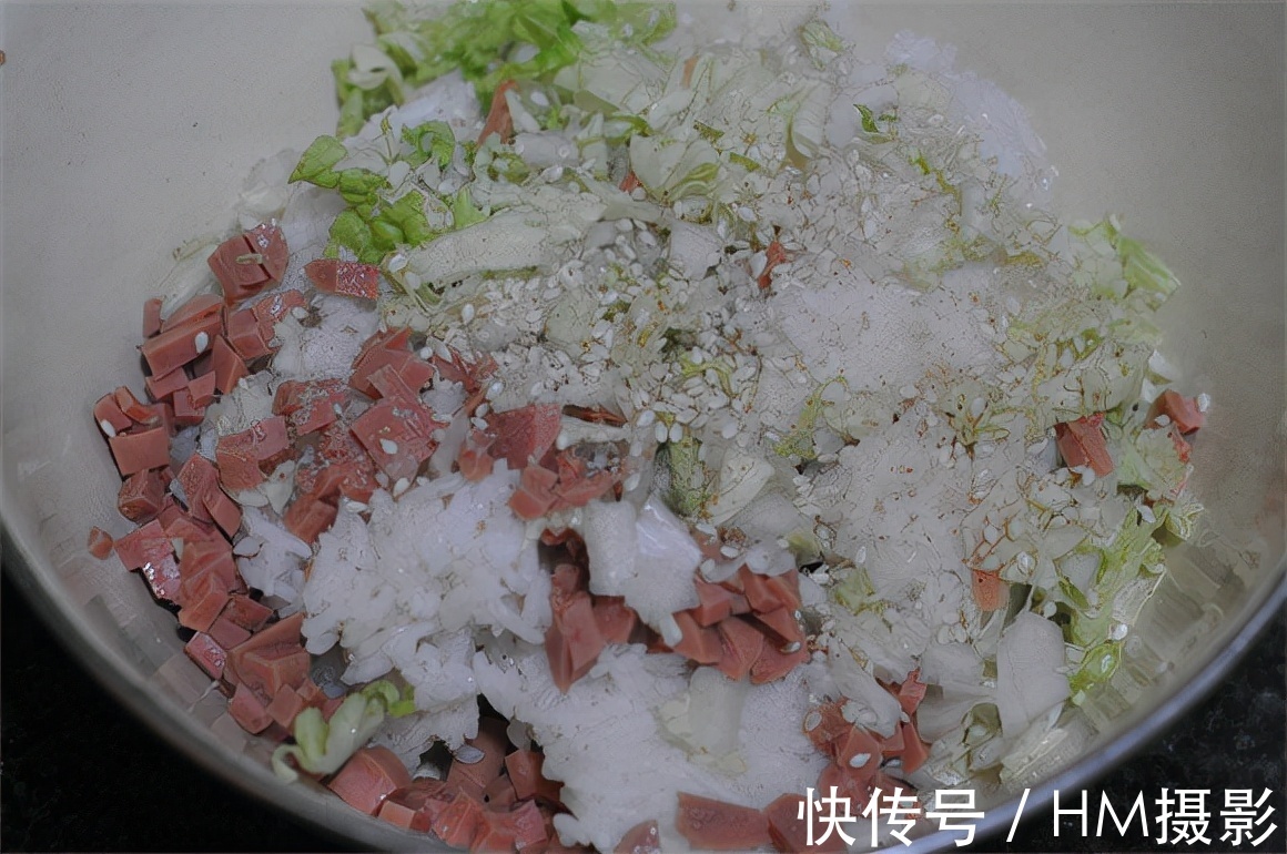 剩米饭别炒啦，试试新做法，儿子一口气吃6个，连吃3天还不够