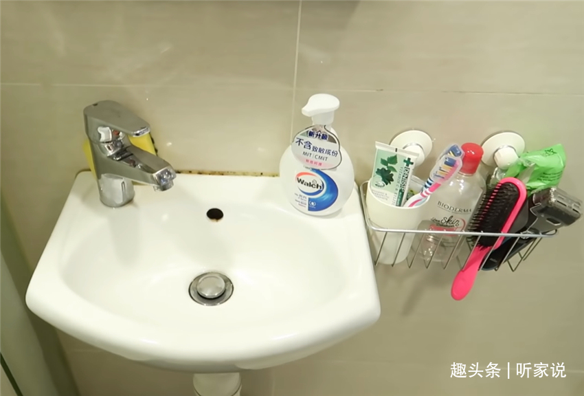 小房子|日本姑娘住进香港10㎡劏房,狭小的家,被这位90后整理得井井有条