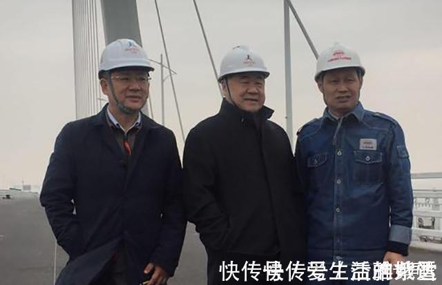 诺贝尔奖&莫言书法展被吐槽,看到他给港珠澳大桥的题词后,众人不该指责